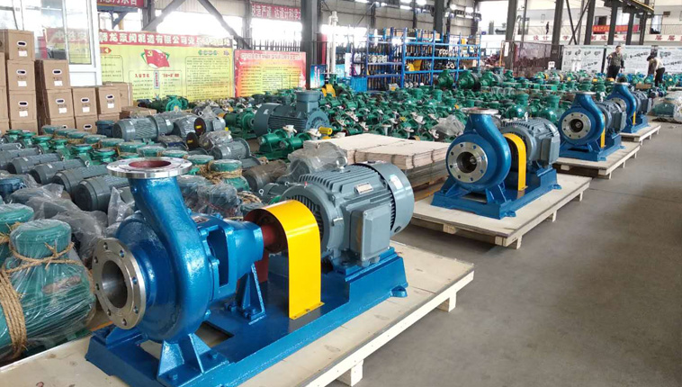 quatre grandes pompes centrifuges en acier inoxydable 304 au Vietnam